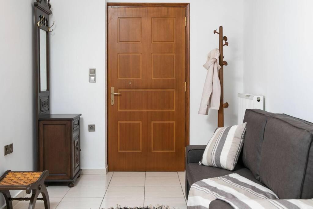 Aegina Town Apartment , With Private Parking Bagian luar foto